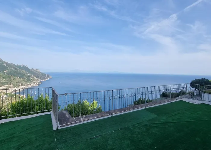 Rebellum בית הארחה 3*